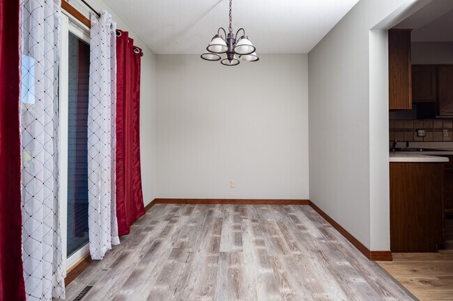 Foto del edificio - 3806 Prairie Ln