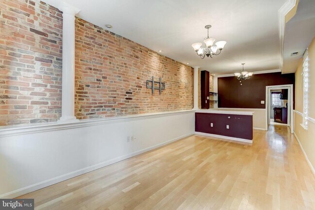 Foto del edificio - 2418 Hudson St