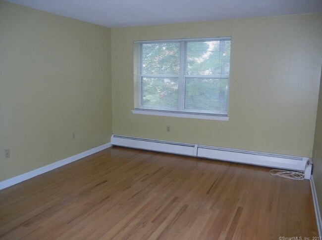 Foto del edificio - 104 Oakwood Ave