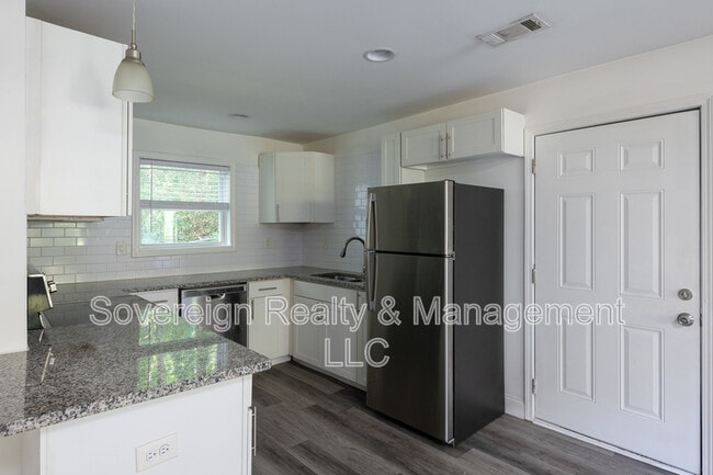 Building Photo - 3366 Delmar Ln NW