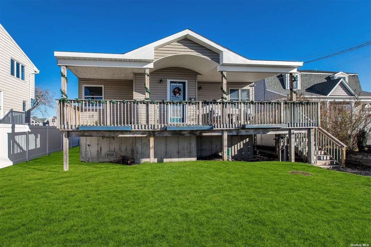 28 Namkee Ln, Blue Point, NY 11715 House Rental in Blue Point, NY