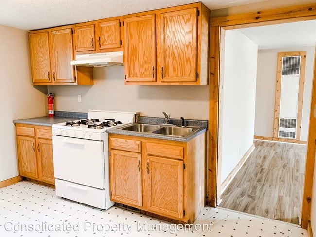 Building Photo - 2 br, 1 bath Apartment - 99 E Wood Street