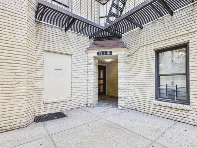 Building Photo - 21-37-37 33rd St
