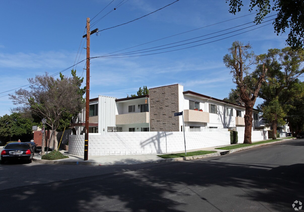 Foto del edificio - 5302 Comercio Ln