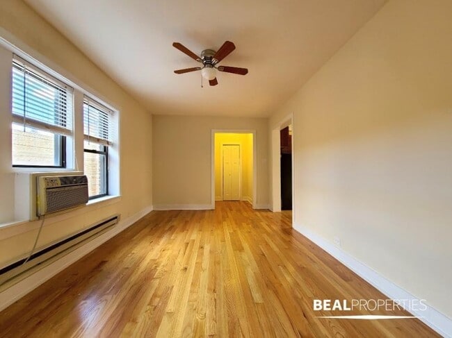 Building Photo - 1 bedroom in CHICAGO IL 60613