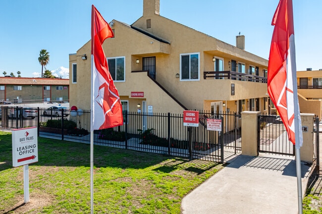 Oficina de arrendamiento - Date Palms