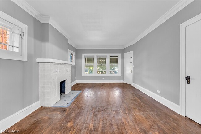 Foto del edificio - 1353 Phelps Ave