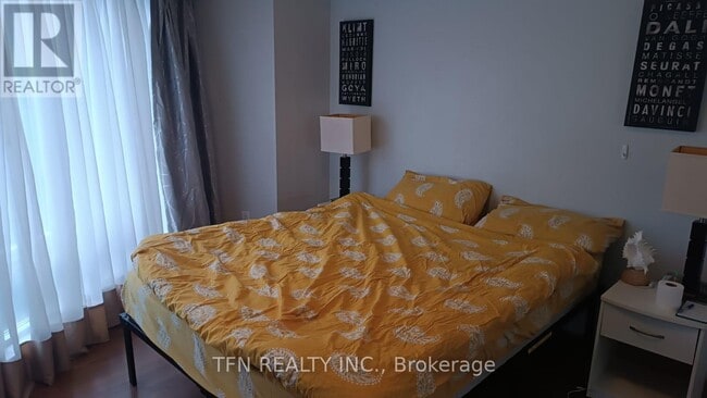 Building Photo - 200 Victoria St