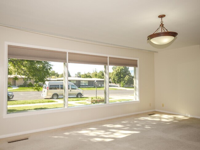 Building Photo - 241 E 900 N