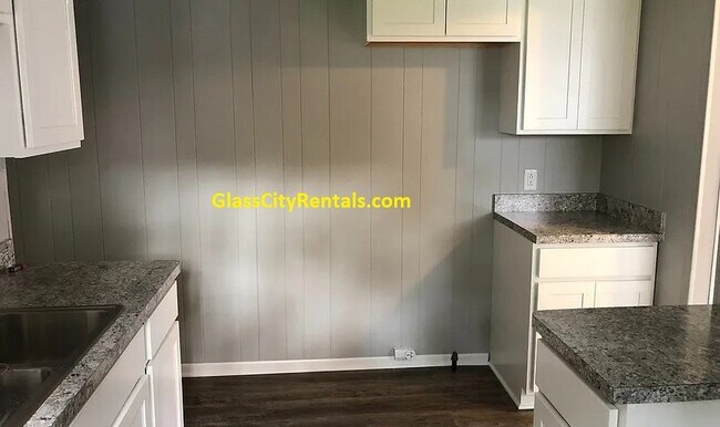Building Photo - 238 Dickens Dr