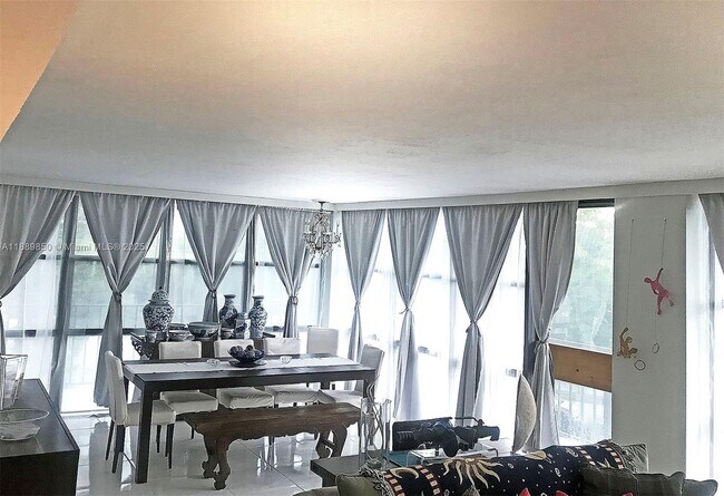 Foto del edificio - 1000 Parkview Dr