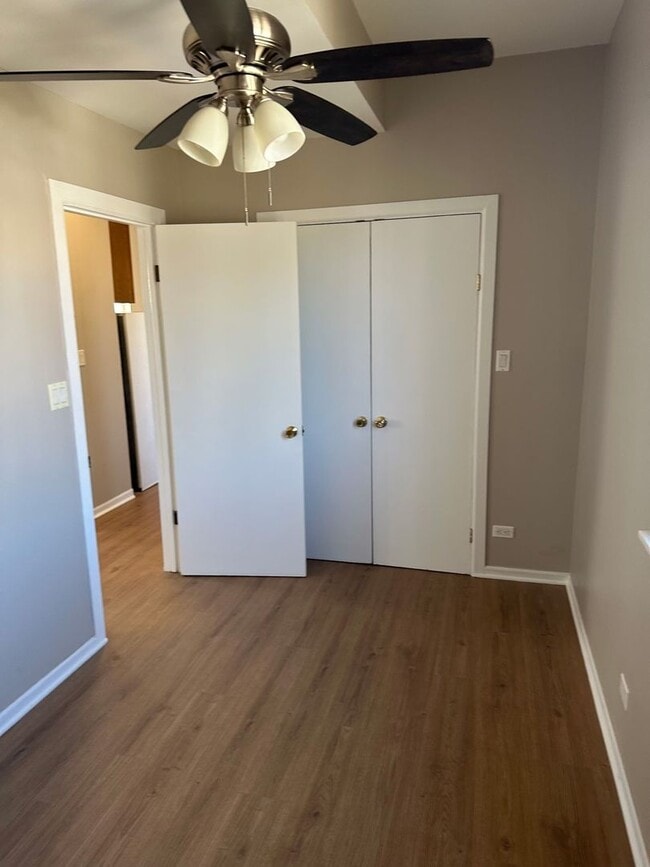 Building Photo - 2956 N Hamlin Ave