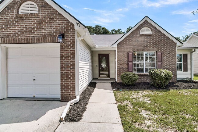 Building Photo - Bright & Inviting 3-Bedroom 2- Bathroom Ho...