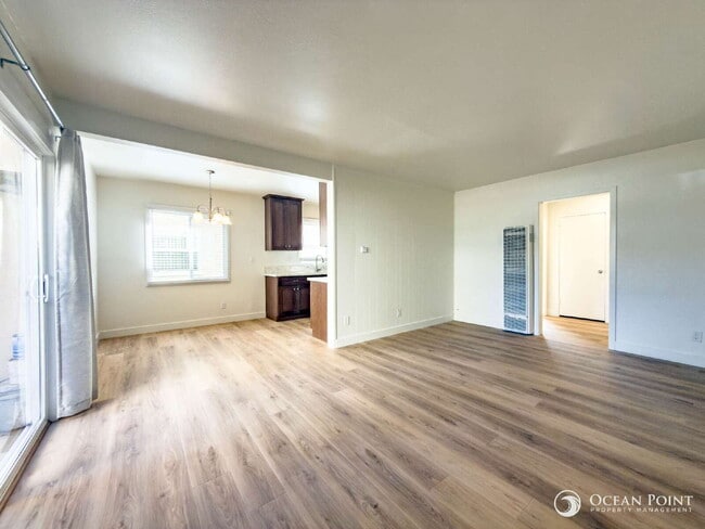 Building Photo - Newly Remodeled 2 Bedroom Apartment for Rent in Midtown Ventura!