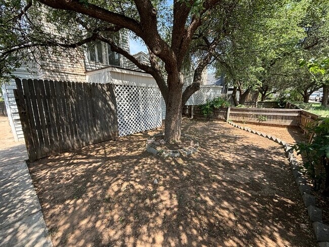 Building Photo - 3 bed 2 bath 2 story townhome, 1 carport