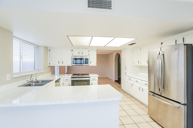 Foto del edificio - 2053 W Rockwell Dr