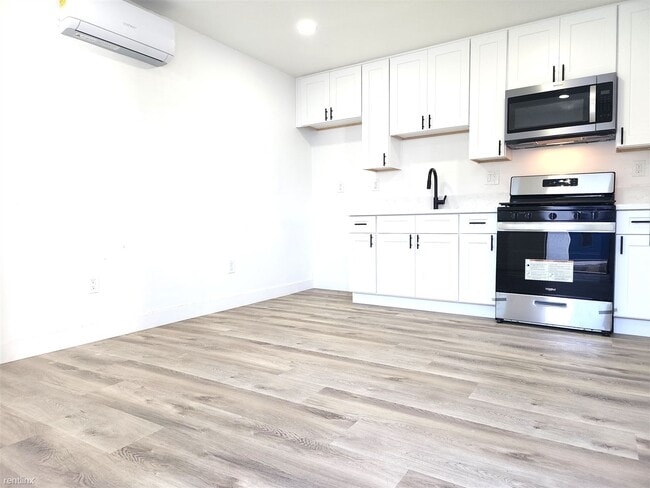 Building Photo - 1 br, 1 bath Triplex - 1830 Newton Avenue ...