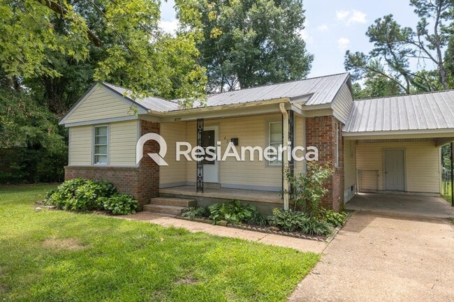 Building Photo - Charming 3BR Home – Spacious Yard & Great ...