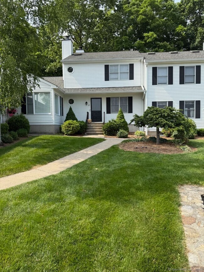 Foto del edificio - 319 Thomaston Rd