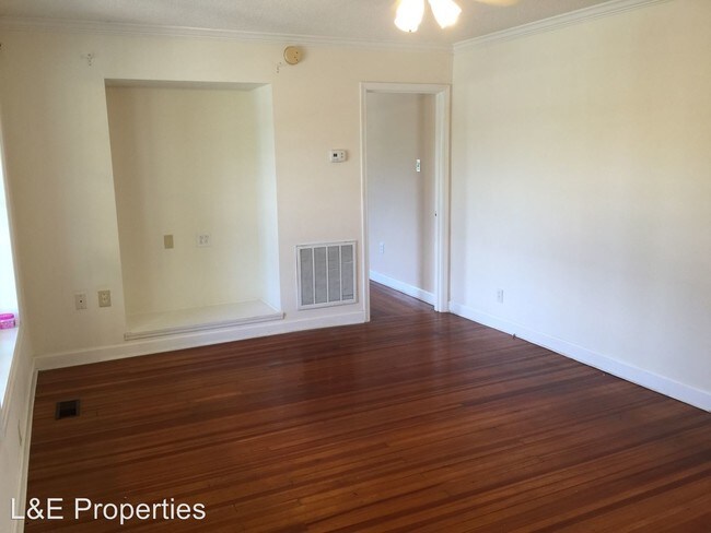 Foto del edificio - 325 Mayflower Ave