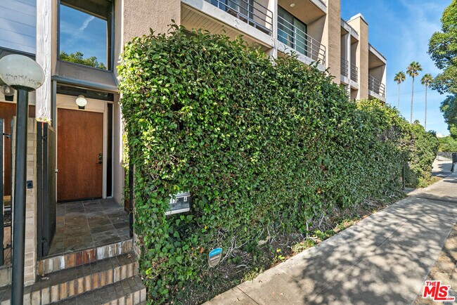 Building Photo - 1813 Arizona Ave