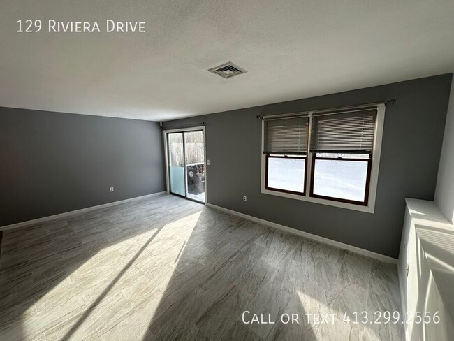 Foto del edificio - Charming 2-Bedroom in Agawam – Modern Comf...