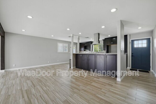 Building Photo - 387 E Nubia St