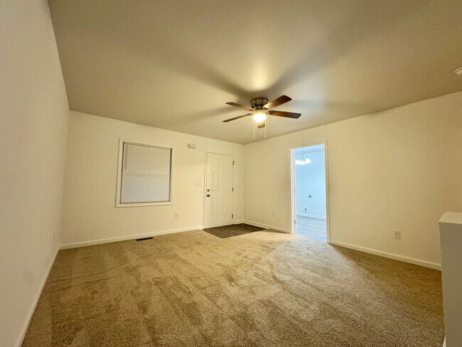 Foto del edificio - 613 W 4th Ave