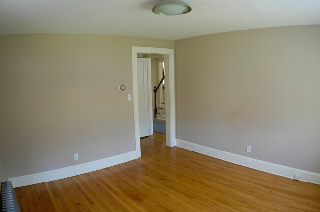 Building Photo - 16 Roberts Ln