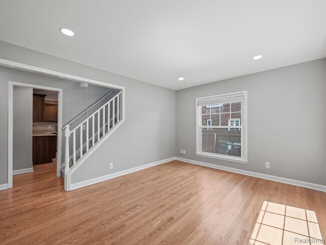 Building Photo - 1679 Villa Rd