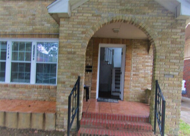 Building Photo - 2218 Arbor St