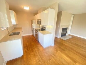 Building Photo - 200 Shoreline Ct