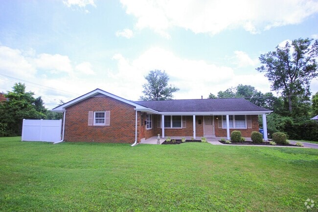 Building Photo - 834 Raven Rd