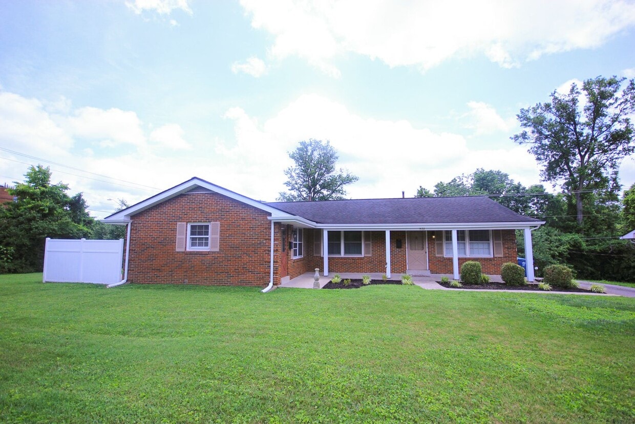 Primary Photo - 834 Raven Rd