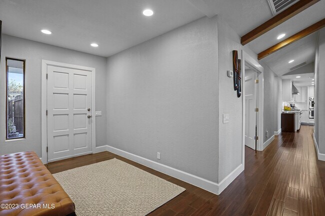 Foto del edificio - 413 Hollydale Dr