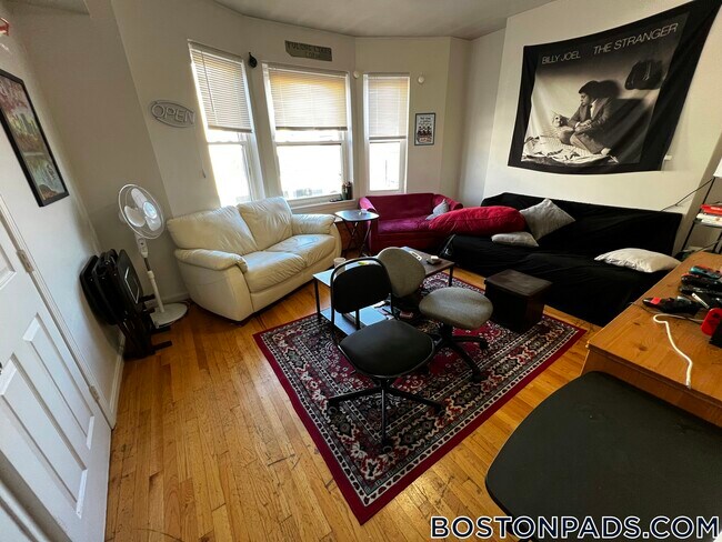 Foto del edificio - 1458 Tremont St
