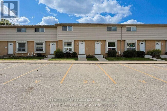 Building Photo - 24 - 577 THIRD STREET