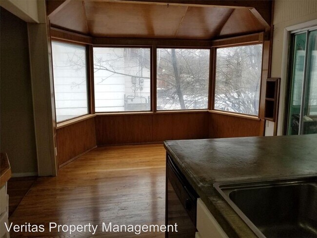 Building Photo - 2 br, 1 bath House - 735 S 4TH ST W
