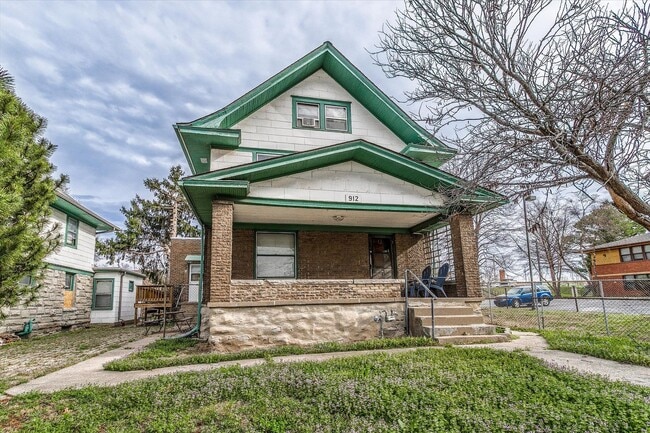 Building Photo - 912 E 31st St