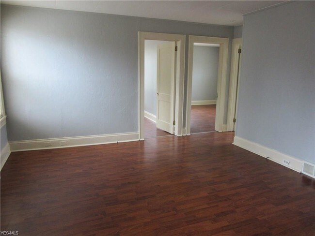 Building Photo - 600 Joughin St