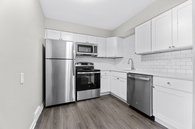 Foto del edificio - 24360 E River Rd