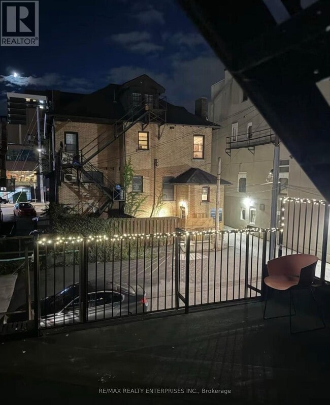 Building Photo - 156 James St S