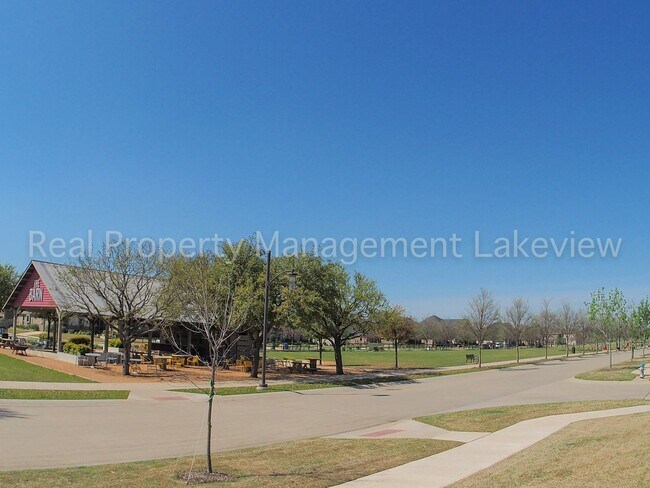 Building Photo - 4 Bedroom 3 Bath Executive Home in Argyle