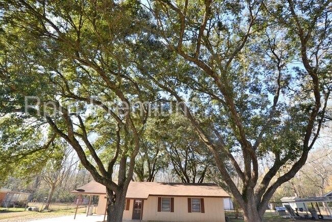 Building Photo - 1619 Landry Dr