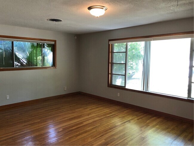 Building Photo - 4306 Avenue B