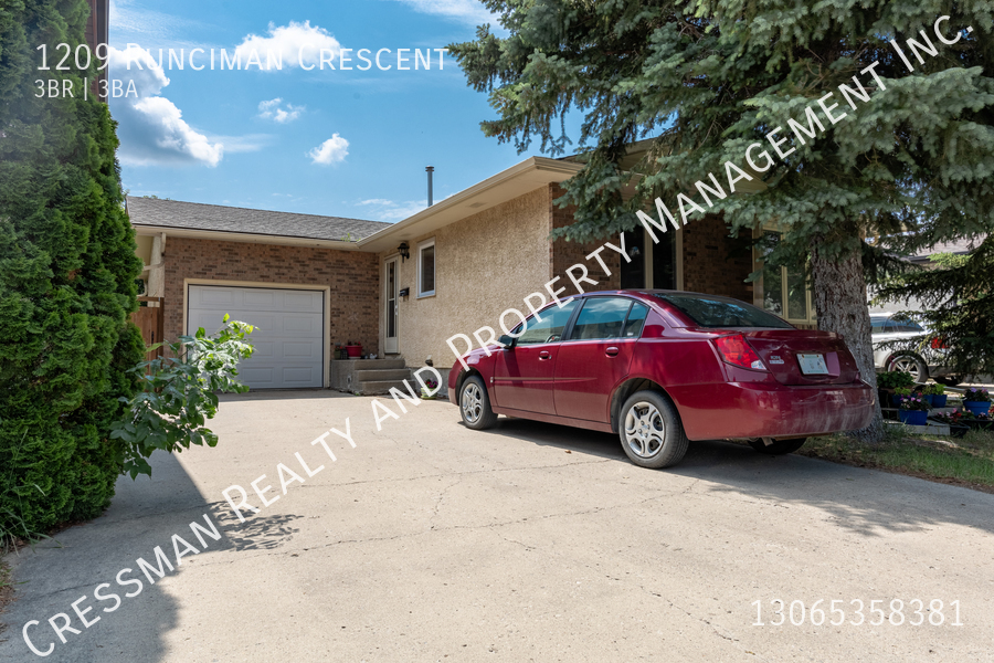 Primary Photo - 5 bed 2.5 Bath house located in Lakeridge,...