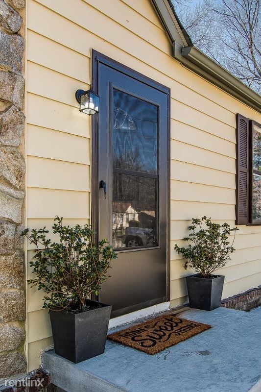 Building Photo - 3 br, 1.5 bath House - 224 Flora Maxwell Rd