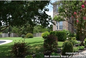 Building Photo - 211 Jardin Vista