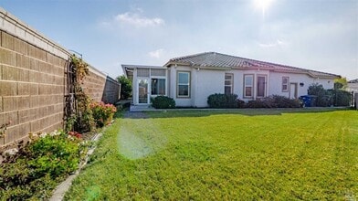 Building Photo - 1064 Diamante
