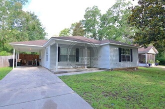 Building Photo - 1520 Country Ln